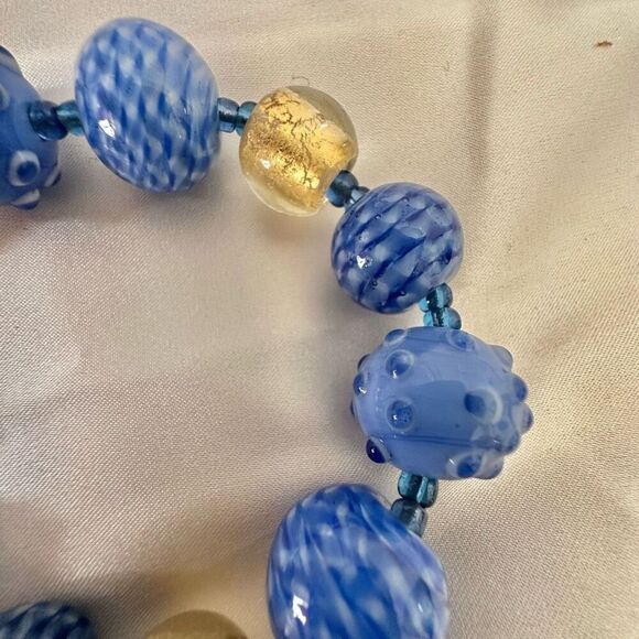 Blue beaded stretchy bracelet - Picture 6 of 8